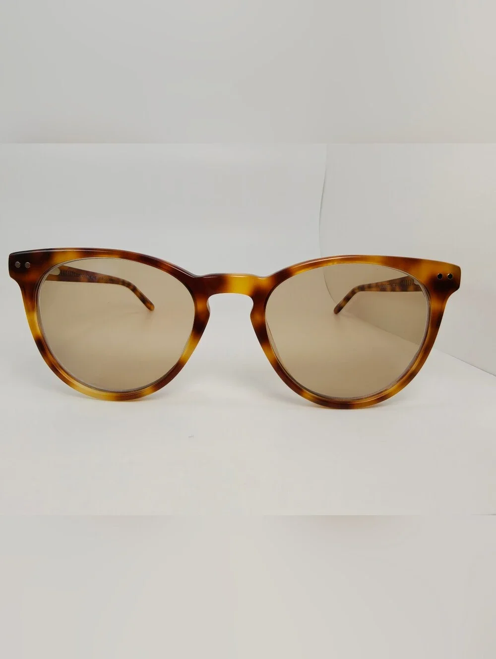 Notting Hill. Feminine. Tortoiseshell Round. Slight Cat Eye Shape.